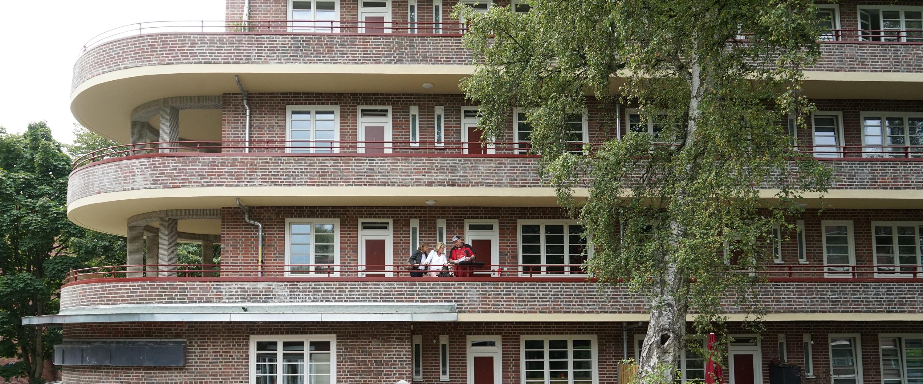 Rundbalkone mit Verwaltung und HSM