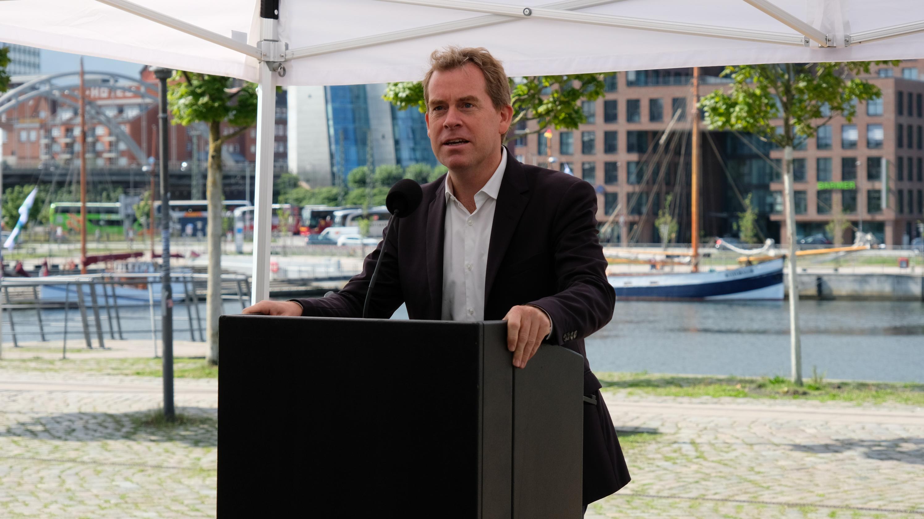 Spatenstich Bürgermeister Ulf Kämpfer